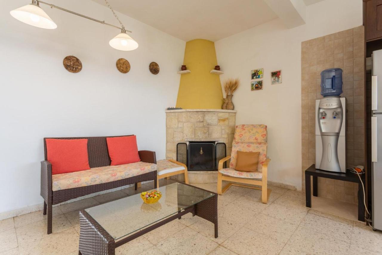 הוילה נאו חוריו Yiangos House מראה חיצוני תמונה